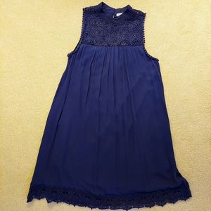 Blue spring/summer flowy dress w/ lace trim